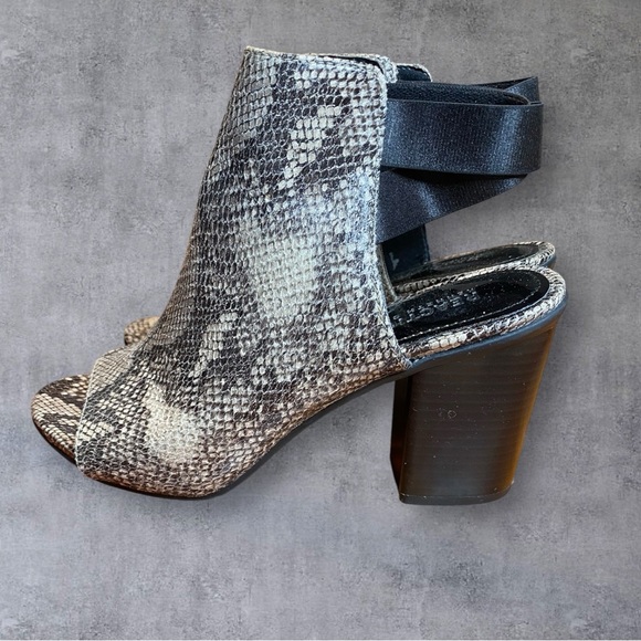 Kenneth Cole Reaction neutral snakeskin Fridah Fly Peep Toe Booties size-6.5 - Picture 4 of 10
